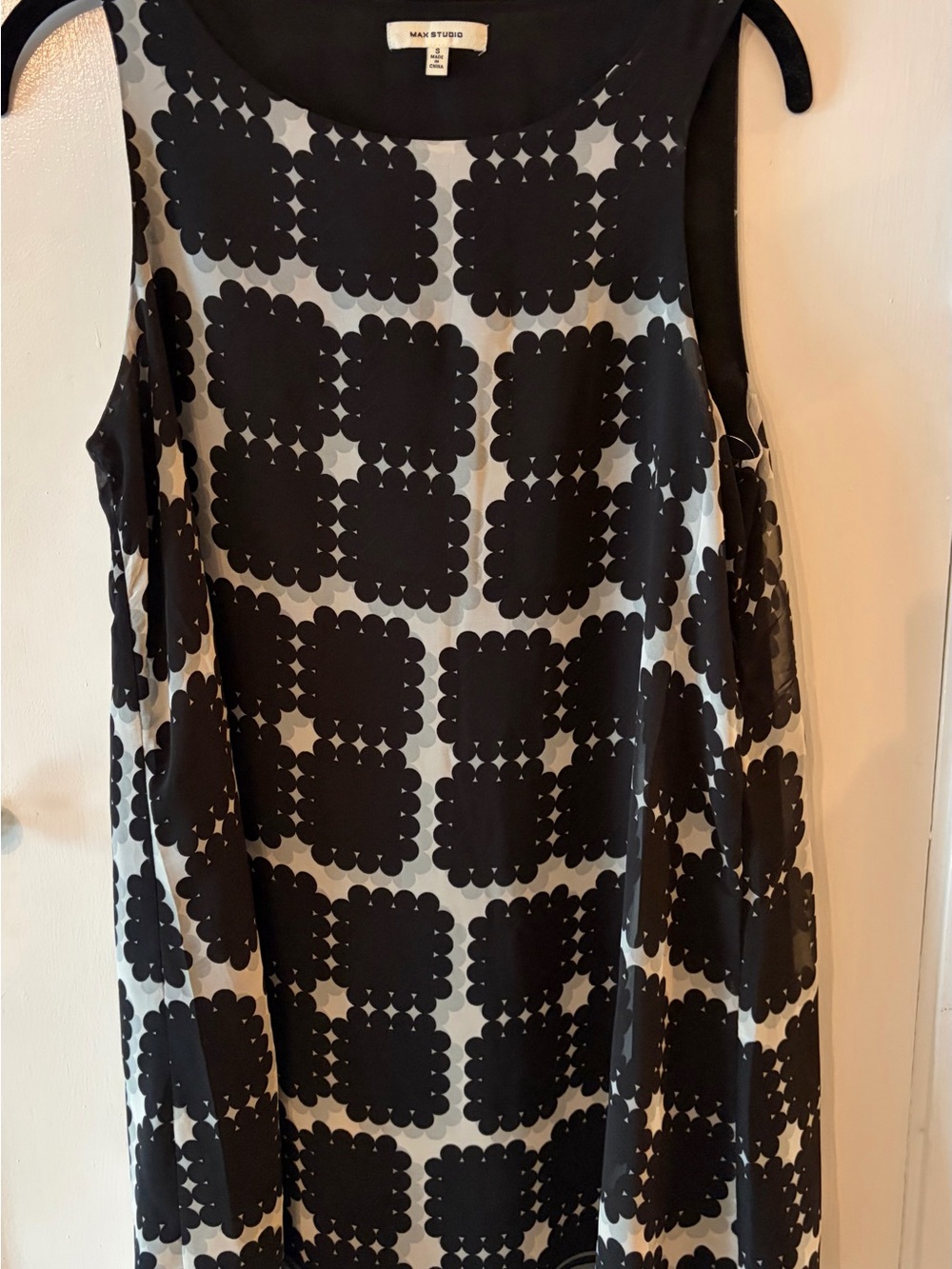 Max Studio Black and White Graphic Sleeveless Dress